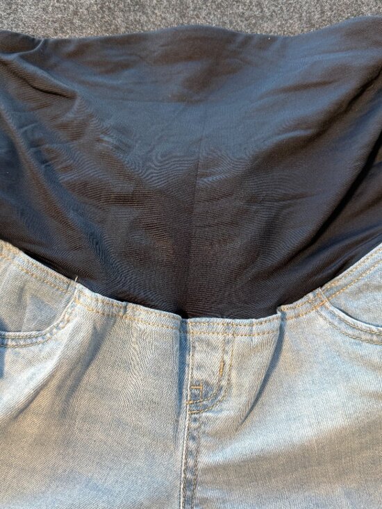 Isabel Maternity Light Wash Denim Shorts Size 6 NWT Crossover Panel - Picture 3 of 6